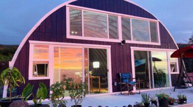 Q-Model house with purple front end wall and custom windows